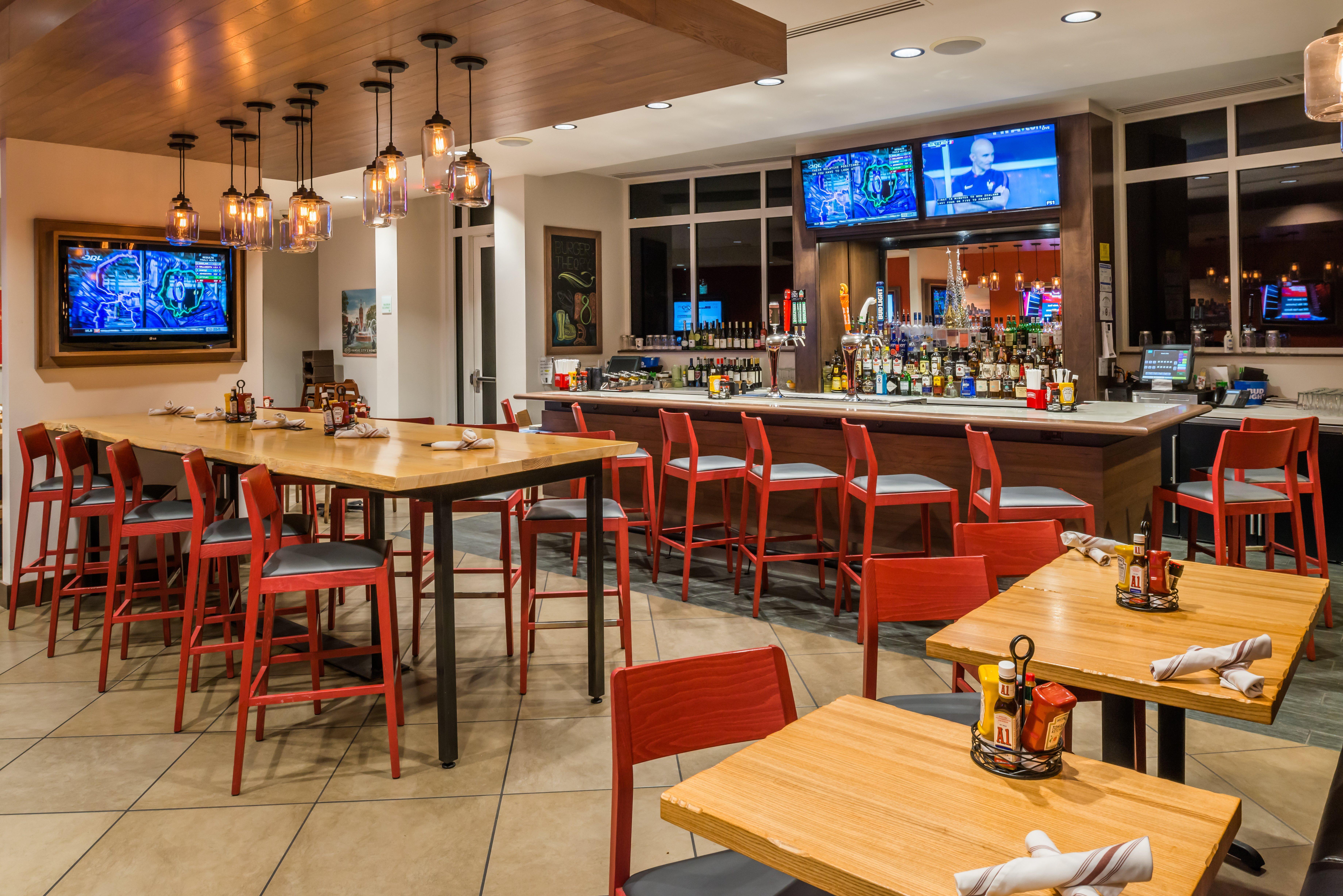 Kansas Airport By Ihg 2*