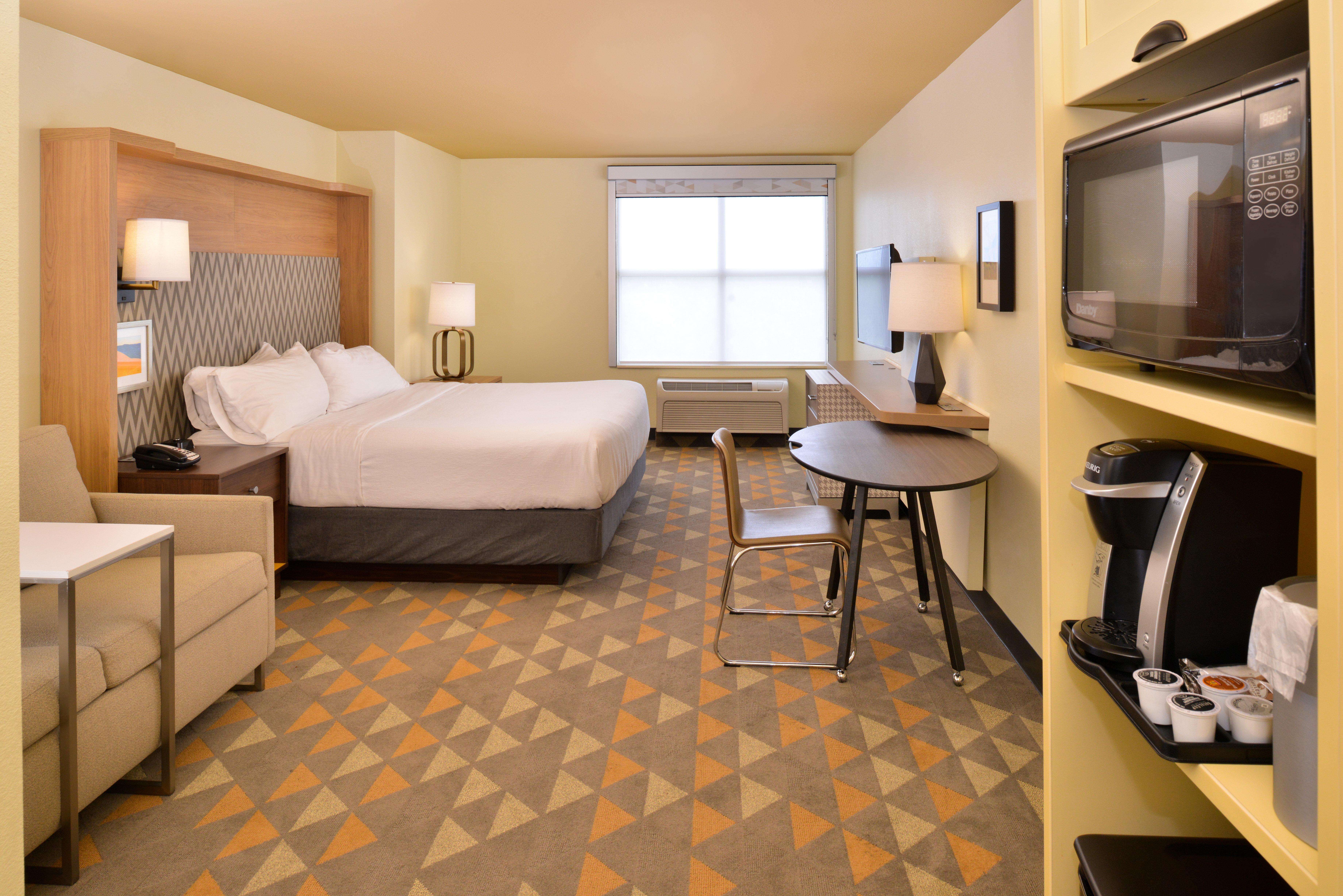 Hotel Kansas Airport By Ihg 2*