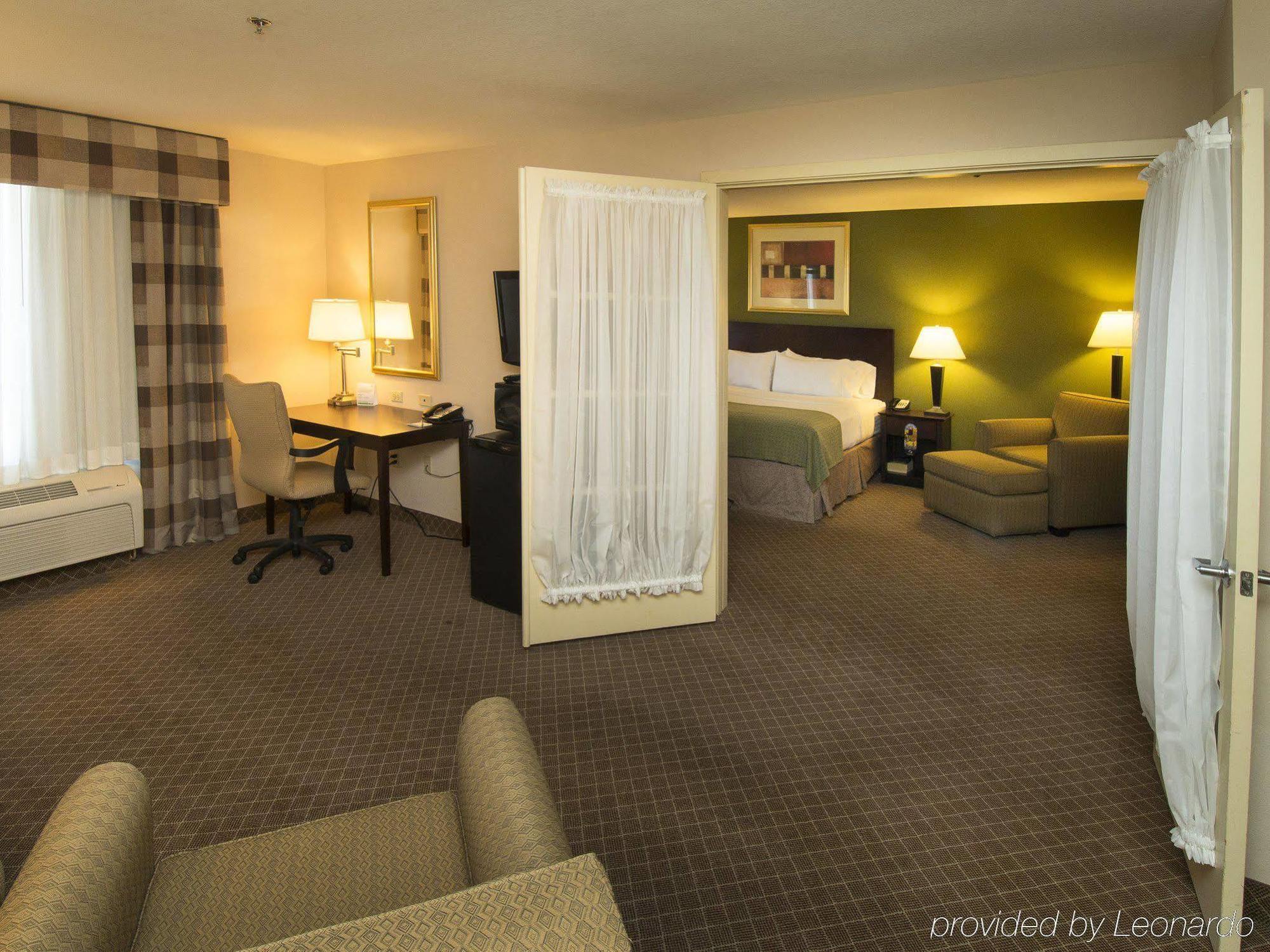 Kansas Airport By Ihg