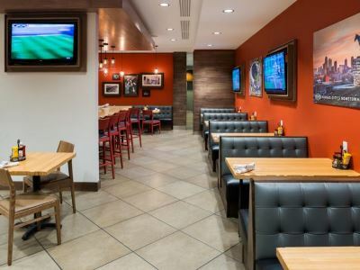Kansas Airport By Ihg Hotel 2*